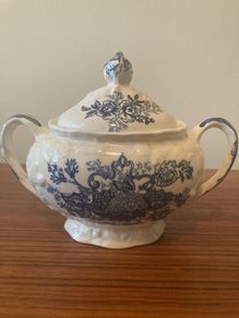 Mason "Ascot in Oak/Hanging Basket" Vintage China Lidded Sugar Bowl