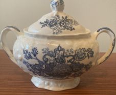 Mason "Ascot in Oak/Hanging Basket" Vintage China Lidded Sugar Bowl