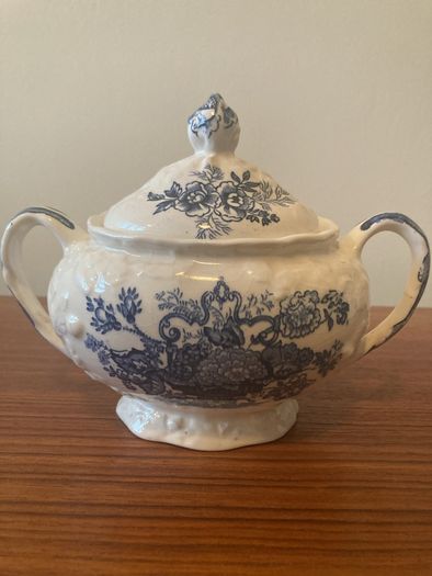 Mason "Ascot in Oak/Hanging Basket" Vintage China Lidded Sugar Bowl