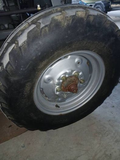Tractor tyre mf 135 front wheel. 7.5 x 16 swap for 6.0 x 16