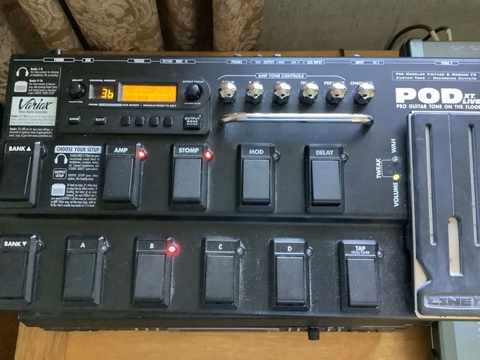 LINE 6  XT LIVE Pedalboard as new.