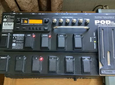 LINE 6  XT LIVE Pedalboard as new.