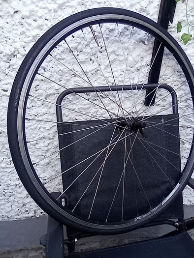 Road bike front wheel 700x25 c