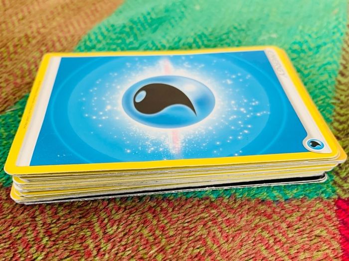 20 Pokemon Cards,Game & Tin