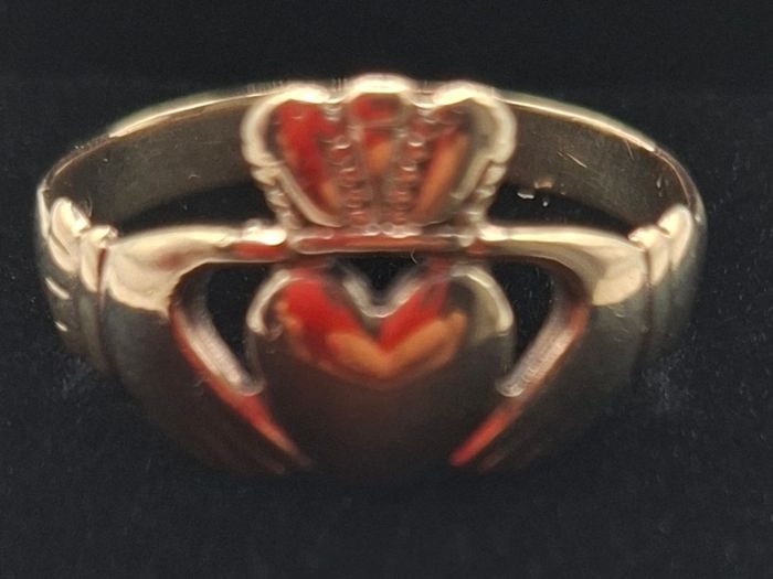 Vintage 9ct yellow gold claddagh rings