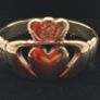 Vintage 9ct yellow gold claddagh rings Image 7