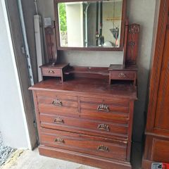 Set of drawers & mirror top