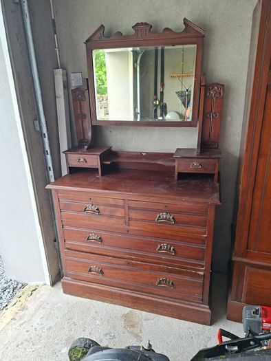 Set of drawers & mirror top