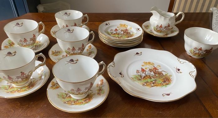 Royal Tara 20pcs Tea Set Rare Vintage Hunt Scene Pattern