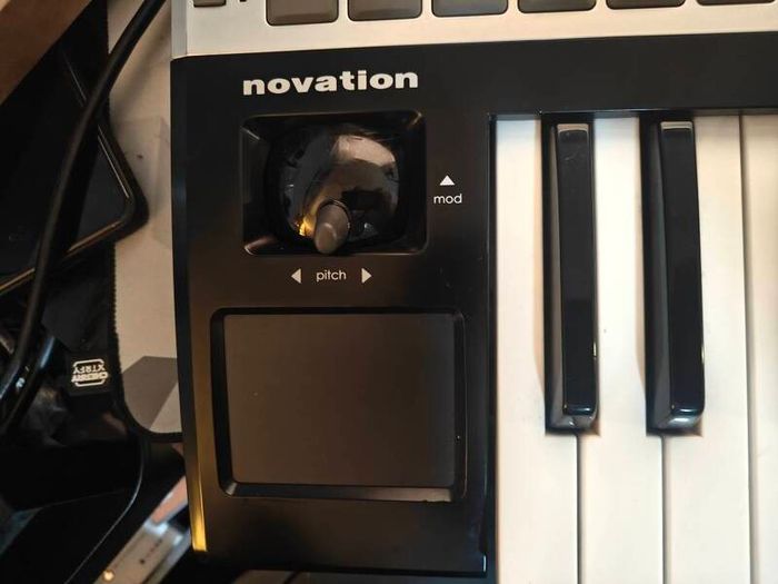 Novation: ReMOTE 25SL MIDI Controller
