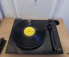 rega turntable excellent condition