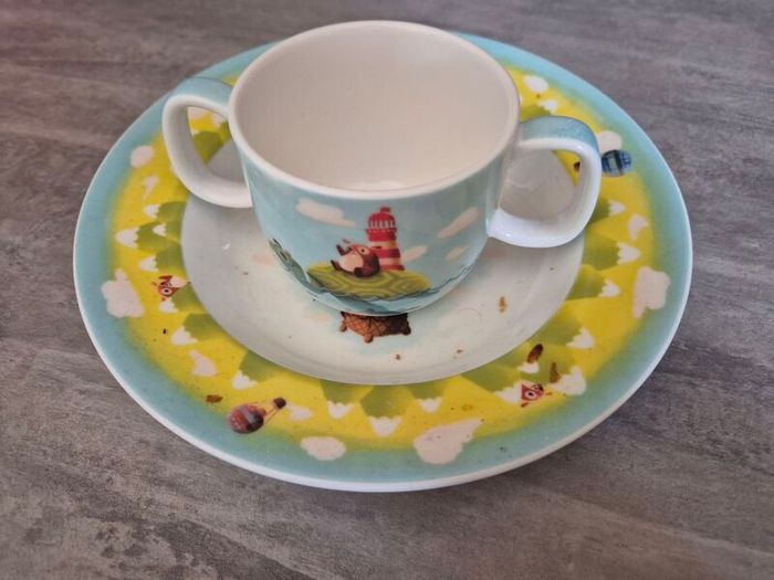 Vintage collectible plates and bowl