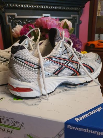 Oasics runners
