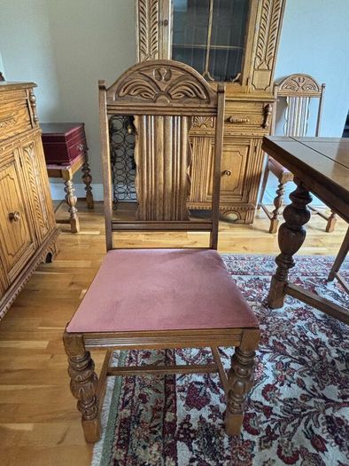 Dining room table & 8 chairs