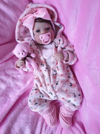Reborns By Laura.  Baby Ashley In Homecoming Hospital Outfit.  29inch, 4lb Reborn Doll. Welcome To View