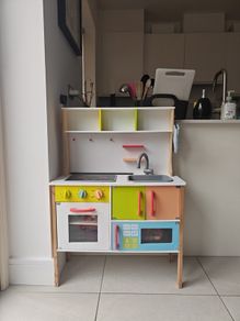 Play kitchen