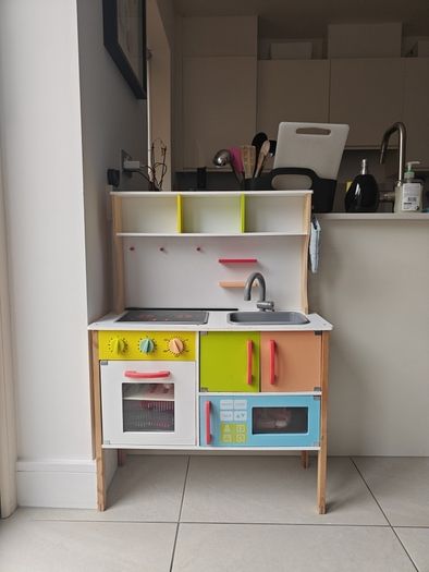 Play kitchen