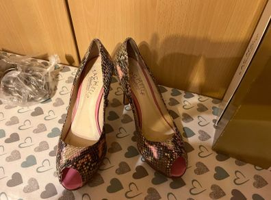 Ladies shoes size 5