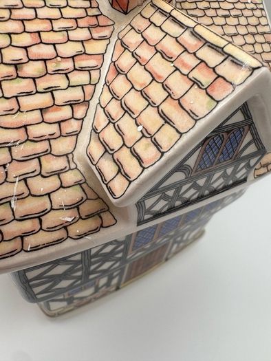 Sadler English Country Houses Tudor House Teapot