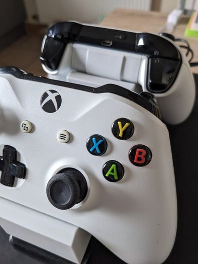 2 Xbox One controllers with charging station