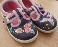 Size 4 clarks
