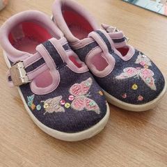 Size 4 clarks