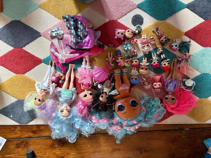 LOL dollhouse and over 15 dolls over various sizes