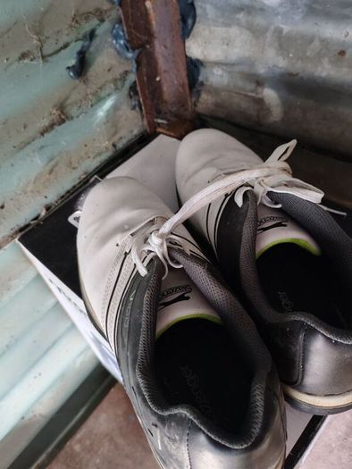golf shoes