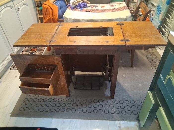 1920- 1950s Singer sewing machine cabinet