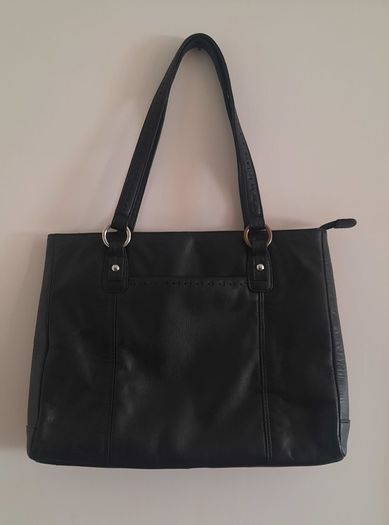 Debenhams genuine black leather handbag in very good condition see last three photos for exact measurements and condition etc FREE TRACKED POSTAGE INCLUDED