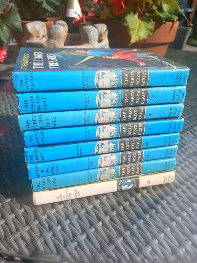 7 Hardy Boys and 1 Nancy Drew hardbacks, vintage, 80s, D18 post 8e