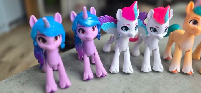 4euro Each - Select in comments - New Generation Moulded 3 inch  Figure Sparkle Glitter Hasbro Crystal Adventure MLP G5 My Little Pony