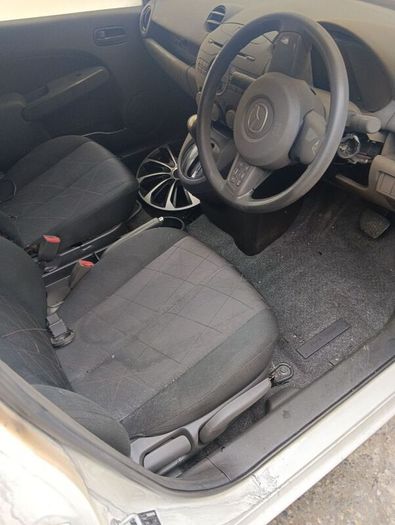 Breaking Mazda damio 2013 petrol