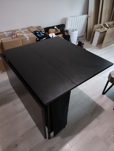 Gateleg dinner table