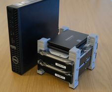 3.5" and 2.5" HDD and SSD stacking