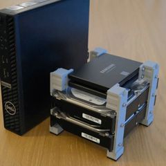3.5" and 2.5" HDD and SSD stacking