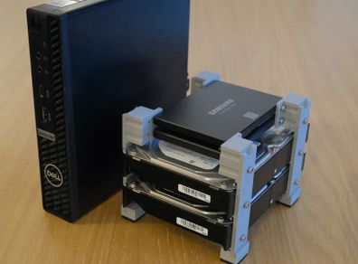 3.5" and 2.5" HDD and SSD stacking