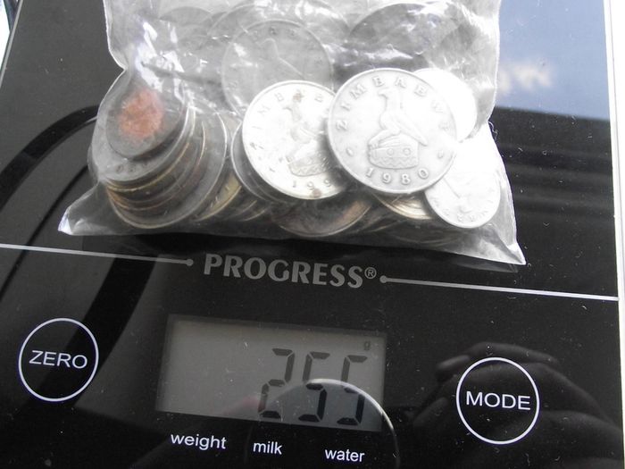 A Lot of 250 grams coins from Zimbabwe (1980-1997)