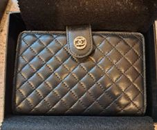 CHANEL Classique Lambskin Wallet