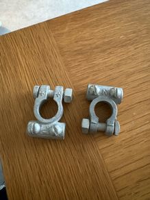 Clampers positive negative battery terminal set