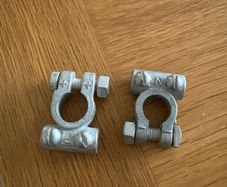 Clampers positive negative battery terminal set