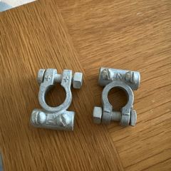Clampers positive negative battery terminal set