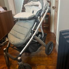 Uppababy Vista buggy with cosy foot muff