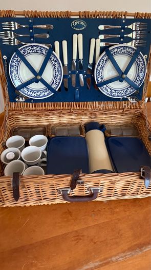 Vintage Wicker  Picnic Basket with 6 person setting