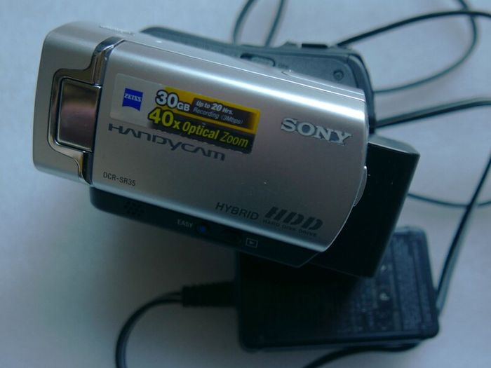 Sony Handycam DCR-SR35E 30GB HDD Camcorder, Y2K Digicam, Retro Video Camera, Carl Zeiss 40x Zoom, Vintage Digital Handycam