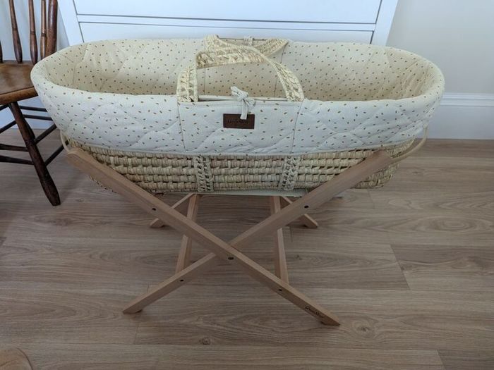 Little Green Sheep - Moses Basket and Static Stand