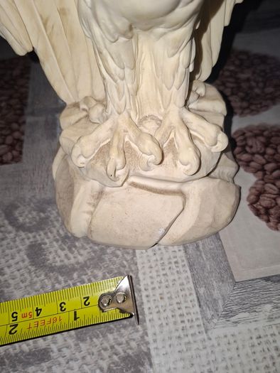 Up for sale is a Vintage Majestic White Eagle figurine Sculpture. Beautifully Powerful Talons