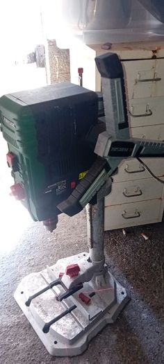 Pedestal bench drill