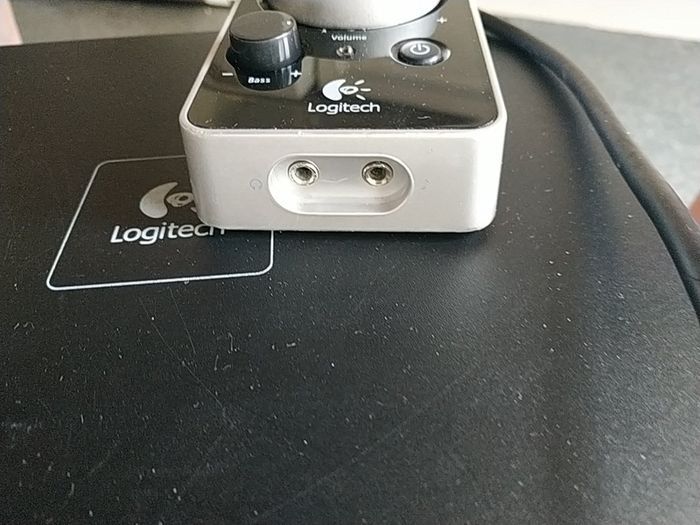 Logitech 2.1 Speakers
