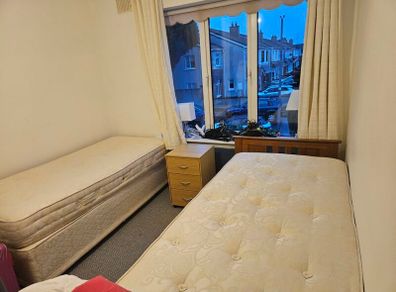 2 single beds